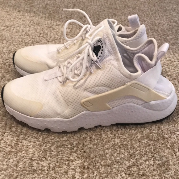 white Nike Huarache sneakers - Picture 2 of 4